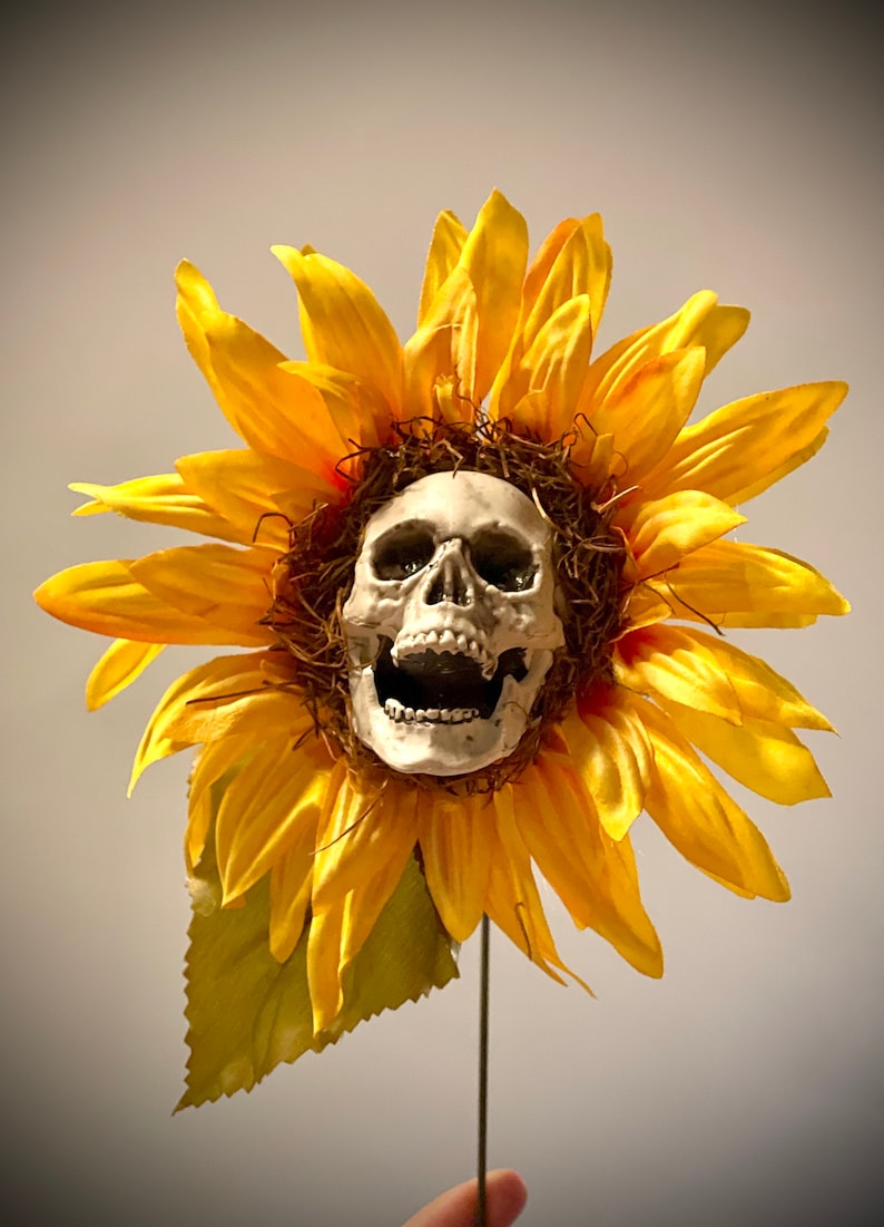 Halloween Decor Sunflower Skull Haunted House Decoration Large w/ full skull