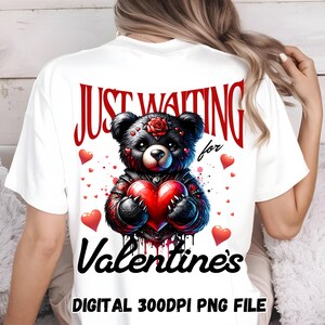 Sólo esperando a San Valentín Png Camisa romántica de San Valentín Png Oso negro png Día de San Valentín Png Amor de San Valentín Png Corazón xoxo png diseño