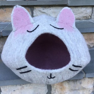 Natural yawing cat large Cat Cave Bed, Cat Cave Felt Wool, Cat Lover Gift, Cat Cave for Large Cats, Cat Beds Wool,Cat Igloo,Woolen Cat House