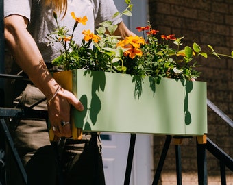 Small balcony planter - Mint green