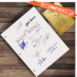 The West Wing TV Script Autogramm Drehbuch - Allison Janney, Martin Sheen, Bradley Withford, Richard Schiff, Dule Hill