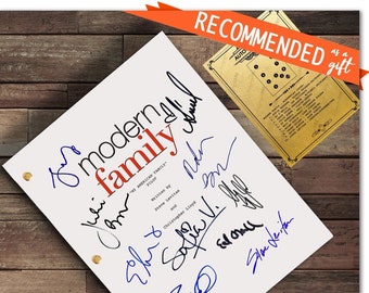 Modern Family TV Signed Script Autograph Screenplay - Sofia Vergara, Ed O'neill, Jesse Tyler Ferguson, Julie Bowen, Ty Burrell, Nolan Gould