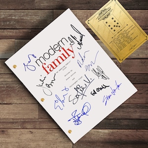 Modern Family TV Script - Signed Cast Autograph TV Series Reprint Screenplay