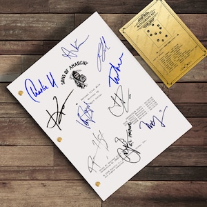 Guión del programa de televisión Sons of Anarchy con autógrafos firmados: Charlie Hunnam, Jax Teller, Katey Sagal, Gemma Teller, Clay Morrow, Tig Trager