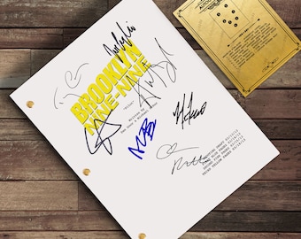 Roteiro da série de TV Brooklyn Nine-Nine - Autógrafo do elenco - Reimpressão do roteiro