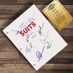 Carte autographe signée pour le scénario de la série télévisée Suits - Meghan Markle, Patrick J Adams, Gabriel Macht, Sarah Rafferty, Rick Hoffman, Gina Torres