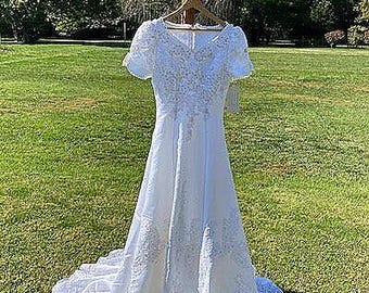 Beaded Cream Wedding Gown/Beautiful! / Size 12