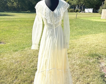 Off White Lace Wedding Gown/Union Tags/Fall Wedding