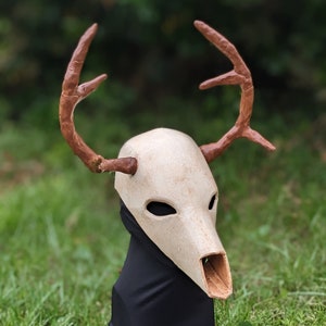 Motif de masque wendigo tête de mort en mousse pour chevreuil