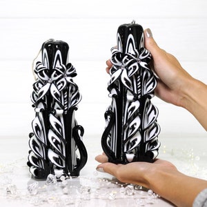 Exquisite Carved Candle with Black and White Swan Design - Perfect for Wedding Ceremonies
