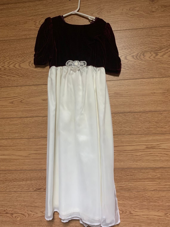 Flower girl dress, handmade, maroon and white. 8 y