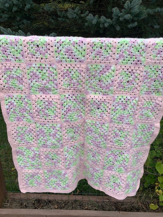 Handmade crocheted baby blanket, shades of pink, … - image 4