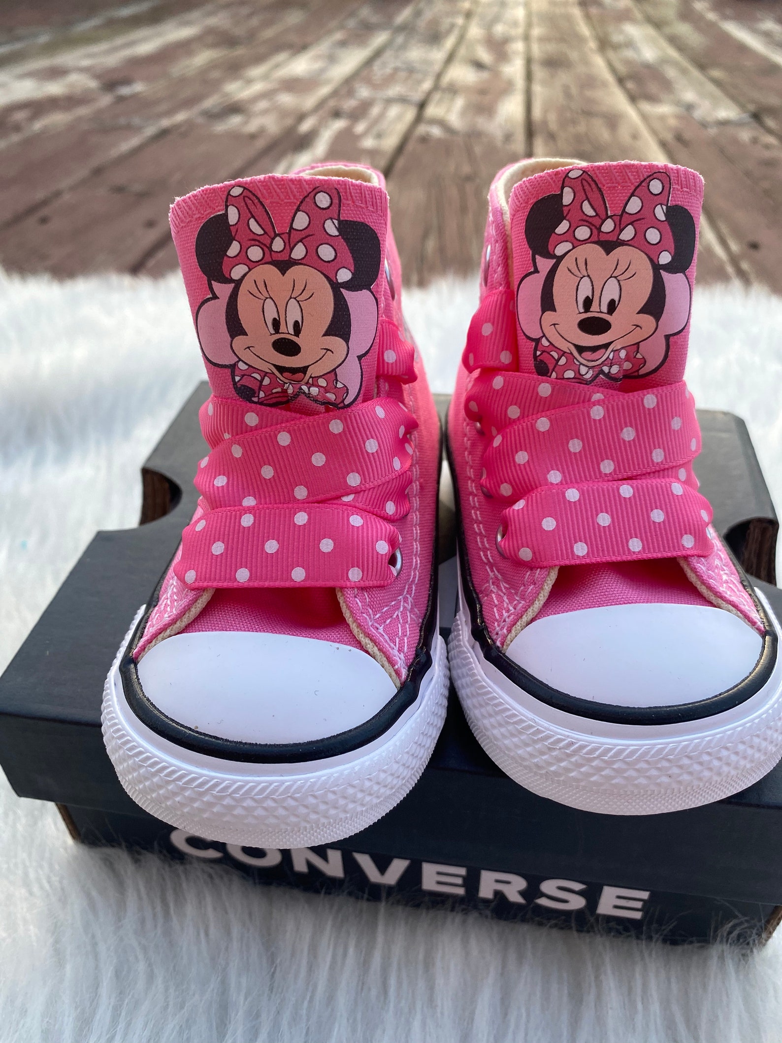 minnie mouse converse