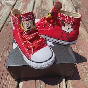 Tenue d'anniversaire Minnie Mouse, tenue en jean Minnie Mouse, short en jean Minnie, chemise Minnie, tenue en jean Minnie, chaussures Minnie et short en jean image 6