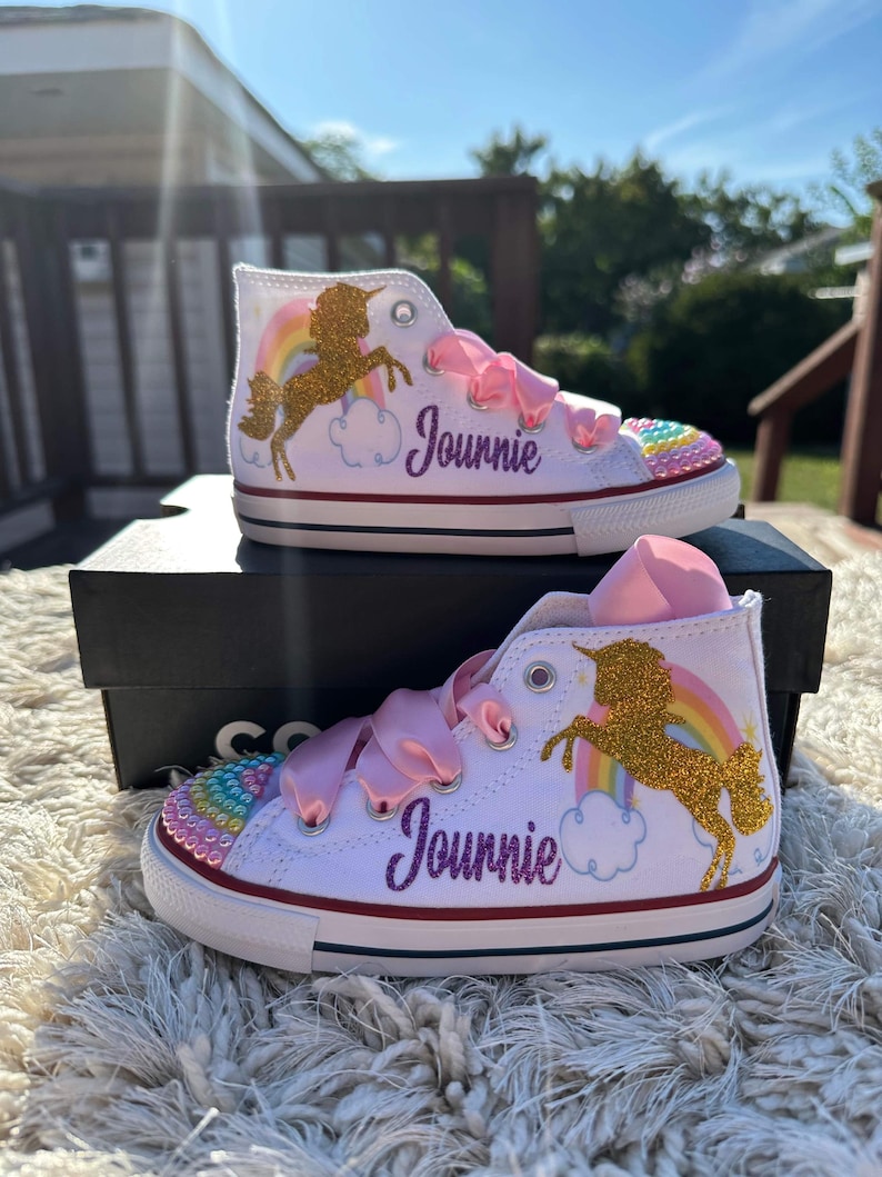 Unicorn bling converse shoes, unicorn birthday shoes . Unicorn shoes for birthday outfit. bild 3