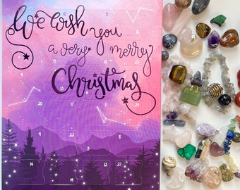 Op de afbeelding: Een adventskalender met een paarse en roze gradiënt achtergrond, met de tekst "We wish you a very merry Christmas." Verschillende edelstenen en sieraden worden naast de kalender weergegeven.