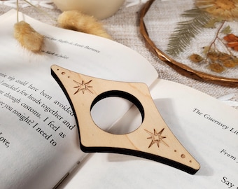 Engraved Wooden Thumb Book Holder – Celestial Design, Bookish Gift