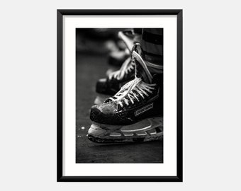 Impression d'art mural de botte de patin de hockey sur glace Poster imprimable de hockey sur glace en noir et blanc Téléchargement numérique pour décoration de chambre de garçons