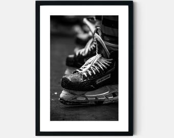 Väggkonsttryck av ishockey, skridsko, ishockey, utskrivbar affisch i svartvitt, digital nedladdning för pojkrumsinredning, tonårsidrott, sovrum