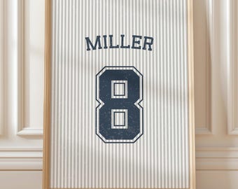 Stampa personalizzata da parete con maglia da baseball, nome e numero inclusi. Poster sportivo digitale. Decorazione personalizzata per la camera da letto di un ragazzo adolescente. Stampa sportiva.