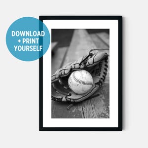 Impresión artística de pared de guante de béisbol, póster deportivo imprimible, descarga digital en blanco y negro para decoración de habitación de niño, dormitorio deportivo para fanáticos del béisbol y adolescentes.