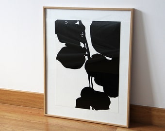 40 × 30 cm black and white print of a flower silhouette in Indian ink, digitalization of a hand-drawn drawing - Ombre III