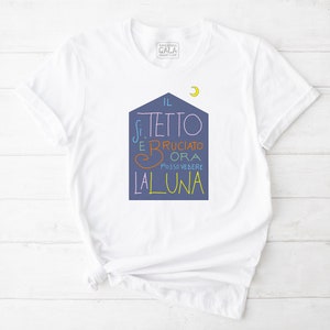 Il tetto si è bruciato, ora posso vedere la luna | hayku, Mizuta Masahide, poesia, T- Shirt , uomo, donna, bambino, cotone organico,
