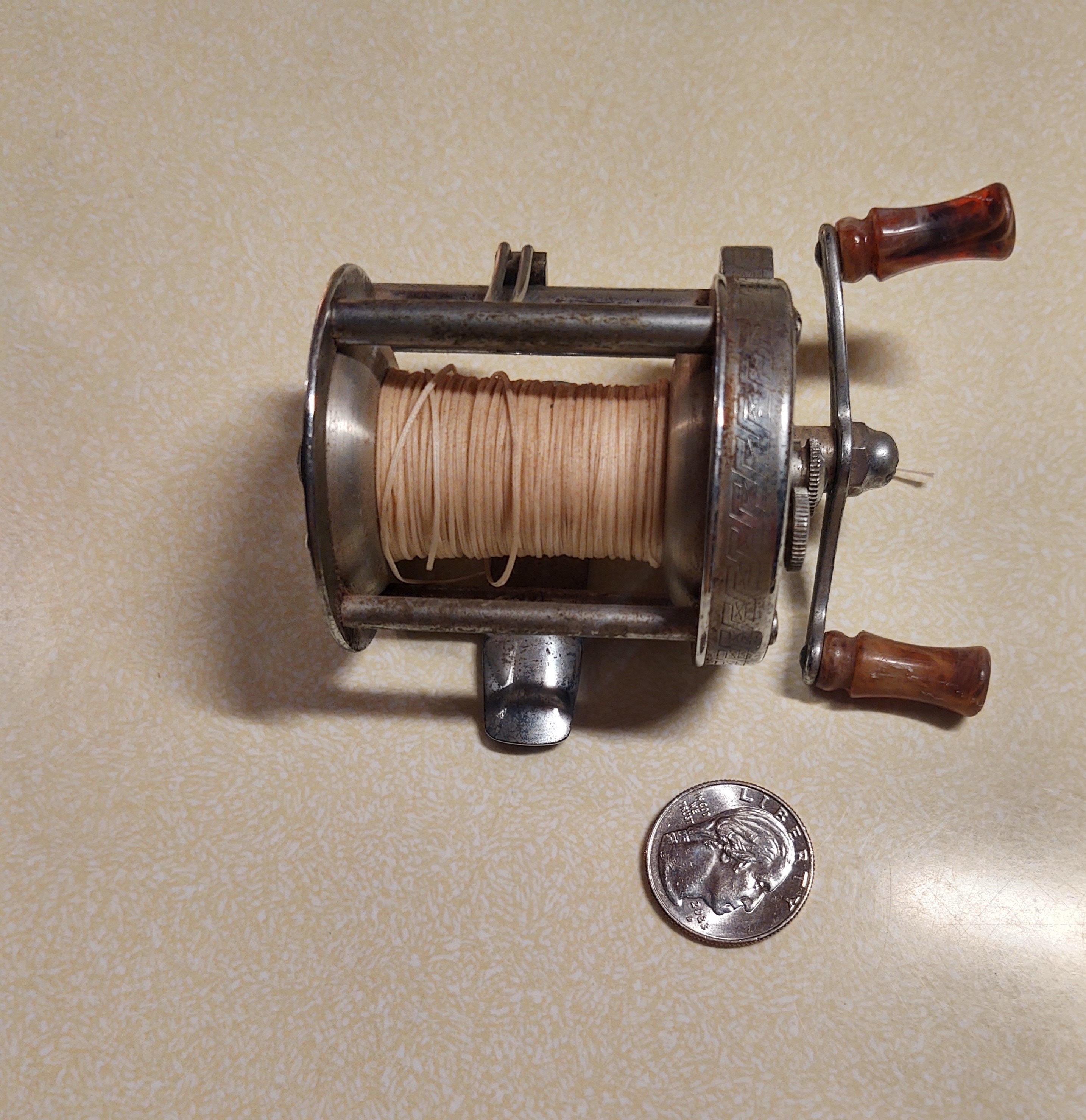 VINTAGE PFLUEGER PONTIAC SURF CASTING FISHING REEL <((o))>< L@@K <((o))><