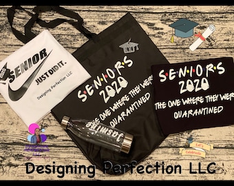 Set de graduación: camisetas para estudiantes de último año, llavero, botella de agua y bolsa multiusos. ¡Cualquier conjunto o estilo disponible!