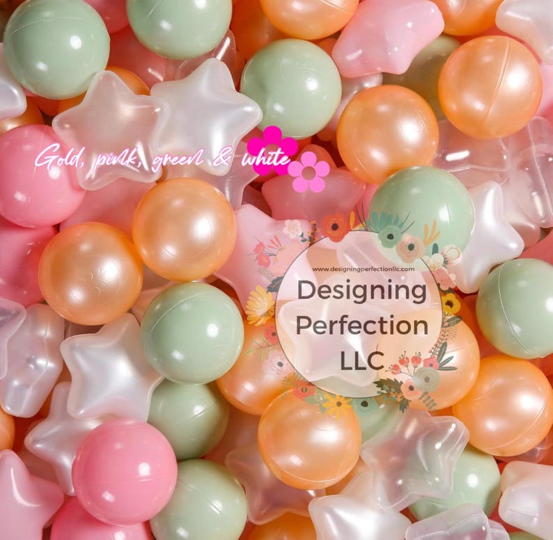 Puede incluir: Una colecci&oacute;n de bolas de pl&aacute;stico de colores pastel y juguetes con forma de estrella en dorado, rosa, verde y blanco. Las bolas y las estrellas est&aacute;n dispuestas en un patr&oacute;n aleatorio y son perfectas para un pozo de juego o una caja sensorial.