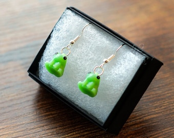 Frog earrings / green frog earrings