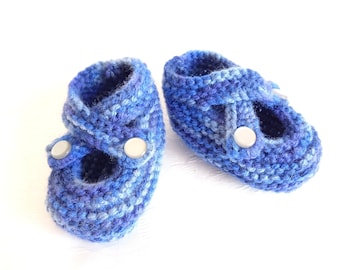 Chaussures bleues de bébé de chéri tricotées, chaussons tricotés de bébé garçon, taille 0-3 mois, révélation de genre, douche de bébé, cadeau nouveau-né de chéri, cadeau de baptême