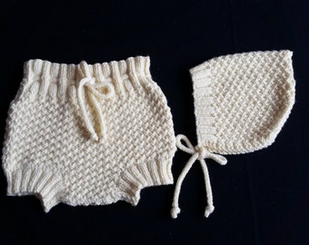 Cream merino knit unisex baby bloomers and pixie bonnet set, size 0-3 months, newborn photo prop, luxury knit baby clothing, baby gift