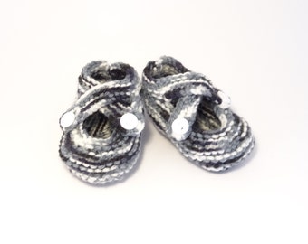 Knit black and white baby shoes, knit baby booties, unisex, baby boy or girl,  size 3-6 months, baby shower, newborn gift, christening