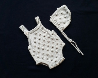 Green unisex knit merino popcorn romper and bonnet set, size 0-3 months, baby shower gift, newborn photo prop, baby overall and bonnet set