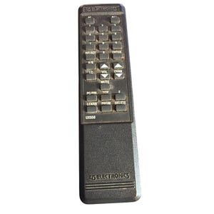 Puede incluir: Un mando a distancia rectangular negro de US Electronics, modelo UX550. Cuenta con un teclado numérico, controles de volumen y canal, y botones etiquetados como SELECT, ENTER, A/B, MUTE, PC/PM, TCP, F, LEARN, PRGM y DELETE.