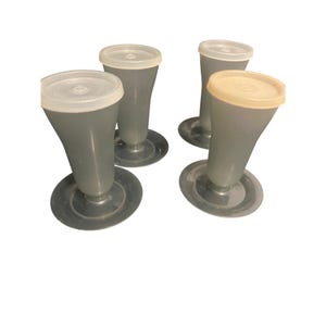 Lot de 4 couvercles de tasses à dessert gris parfait Tupperware 754 Easy Stack Estate