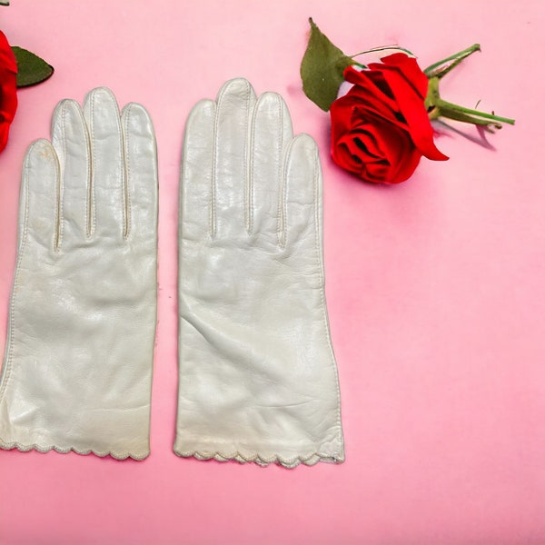 Vintage Fownes Genuine Leather Gloves Scalloped Edge White Size 7.5