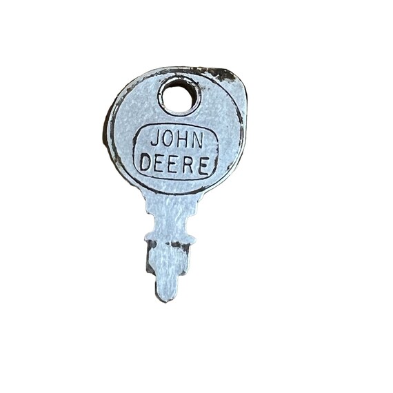 Vintage John Deere Key 1.25" metal tractor gator repl… Gem