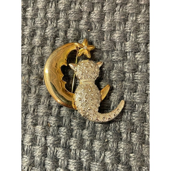 West Coast Jewelry Sterling Silver Antiqued Sleeping Cat Pin West Coast Jewelry Sterling Silver Antiqued Sleeping Cat Pin