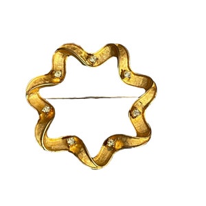 Vintage Sarah Coventry Open Wreath Pin Brooch Clear Rhinestones Flower Star Signed