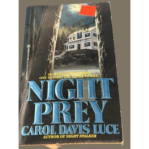Vintage Night Prey paperback book Carol Davis Luce horror 1992