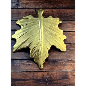 Vintage Gold Tone Maple Leaf Pin Brooch Textured 1.5&quot; Tree Leaf Fall Autumn