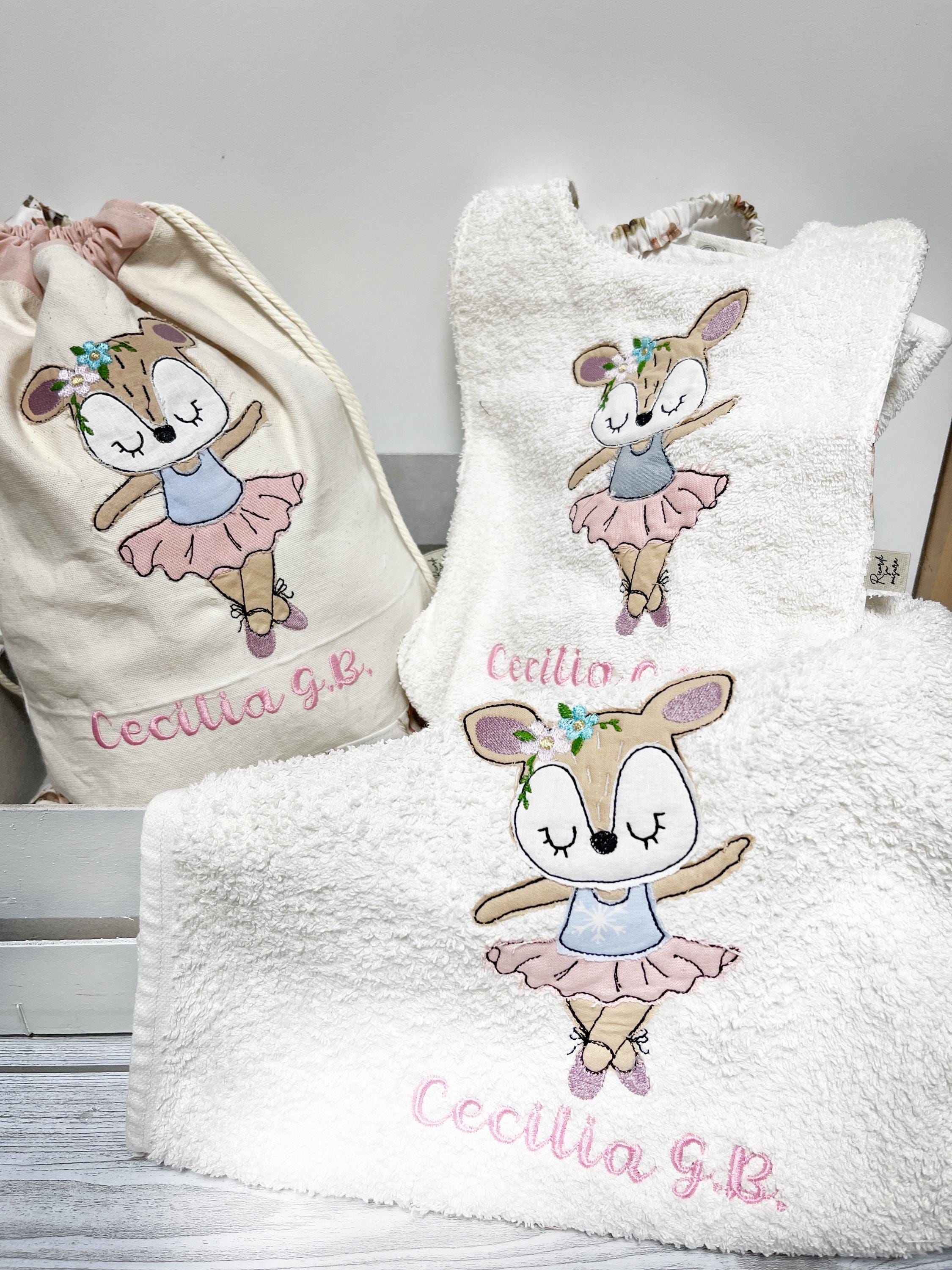 Coccole - Set Asilo 2 Asciugamani Personalizzati Bambini - Set Asilo Personalizzato con Nome in Cotone Anallergico - Asciugamano Asilo Personalizzato Aereo Blu