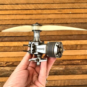 Vintage McCoy 19 modelo avión motor Hobby RC motor motor sistema de combustible de escape con hélice tornado, chispa de encendido estampado 9251