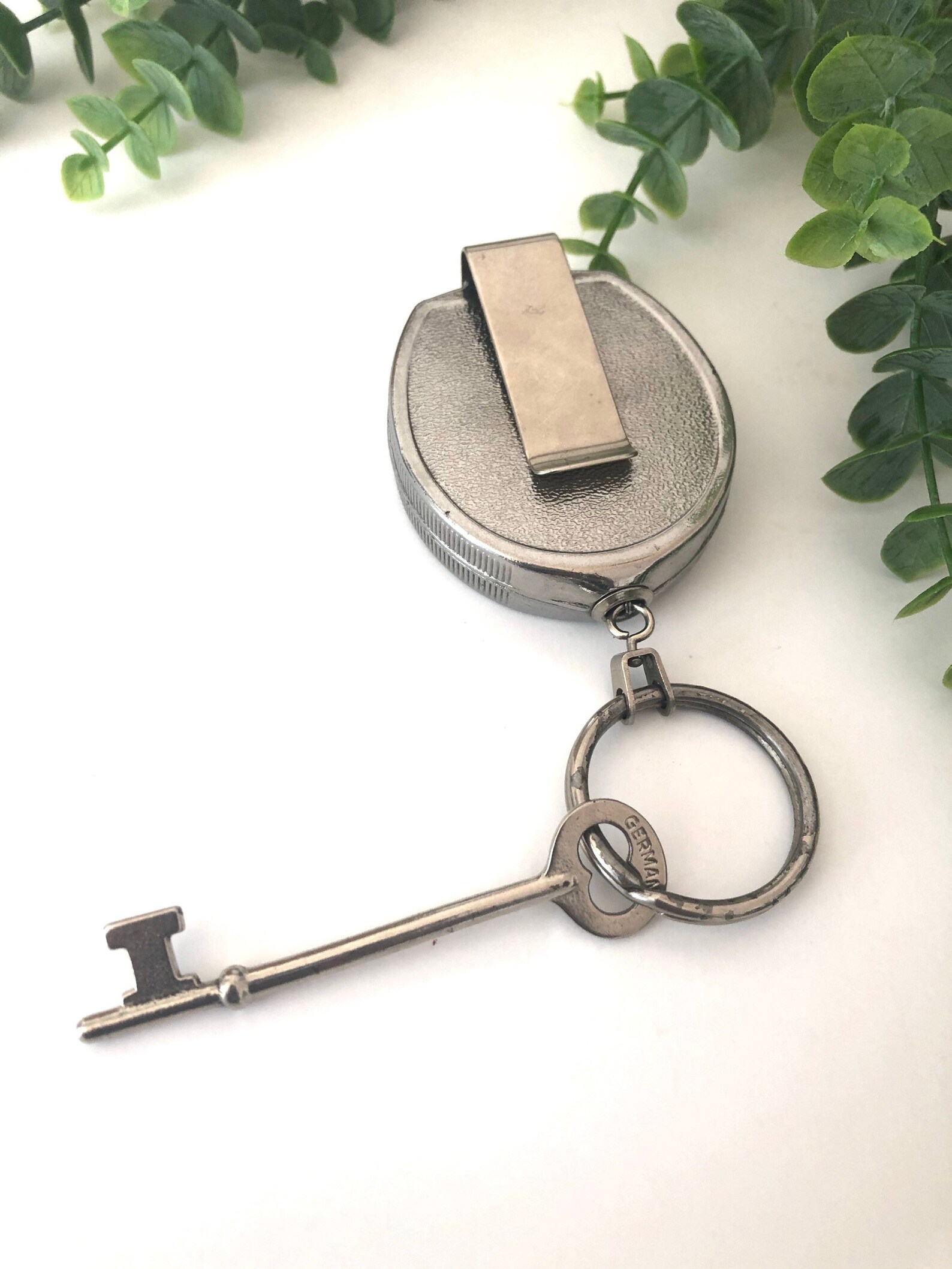 retractable key holder retractable key holder