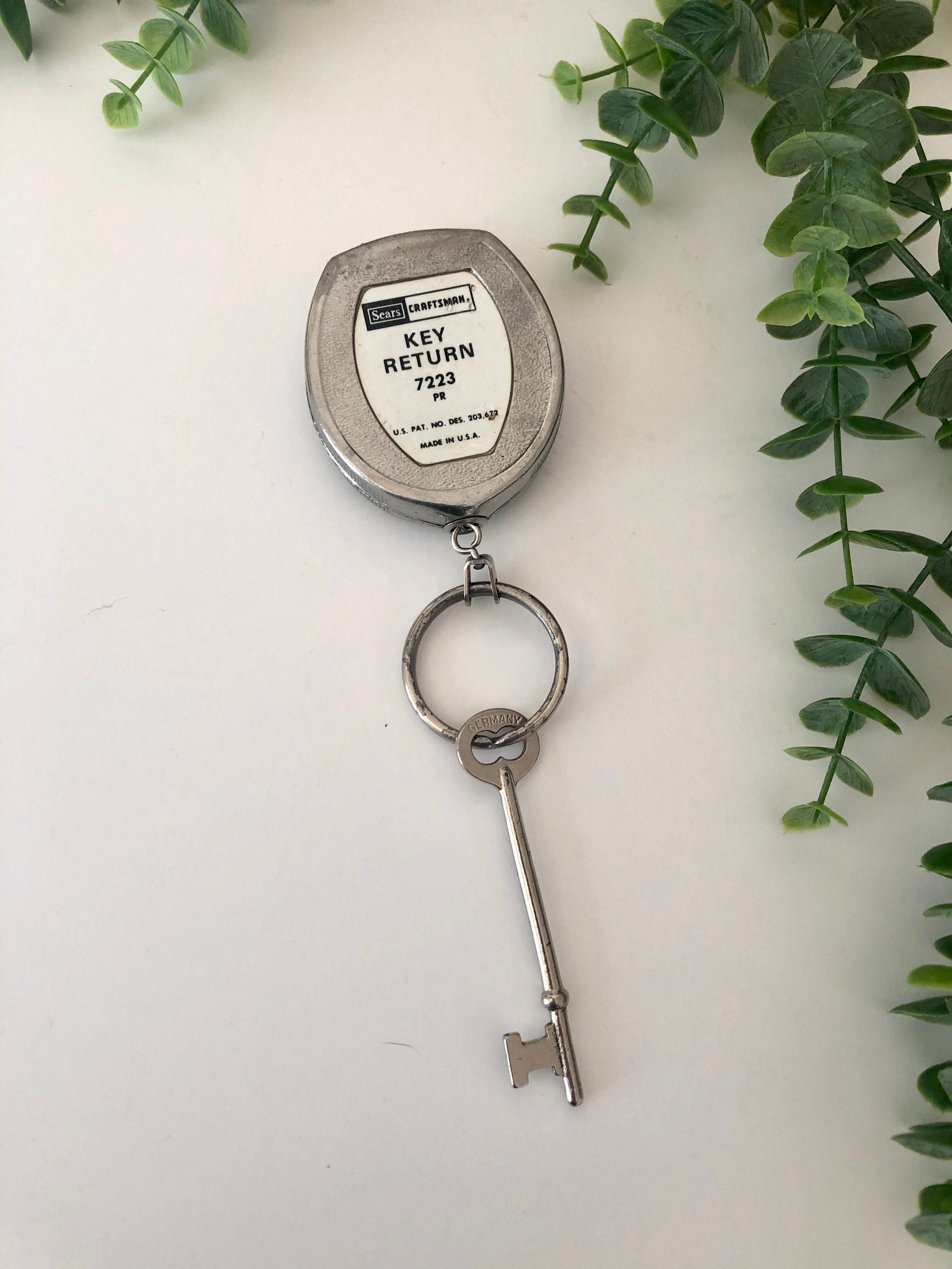 retractable key holder for belt retractable key holder for belt