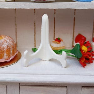 Tellerständer Puppenhaus weiß 1:12.Rezeptständer Puppenhaus. Zubehör Küche.dollhouse Tellerhalter.