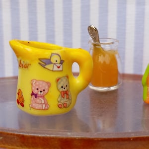 Jarra con forma de oso para casa de muñecas, escala 1:12. Jarra de cerámica en miniatura para casa de muñecas.