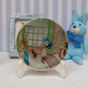 Dolls house beatrix Potter plate 1:12 scale.Miniature peter rabbit plate.Dollhouse.dollhouse decor. Dollhouse nursery. Dollhouse Jemima duck